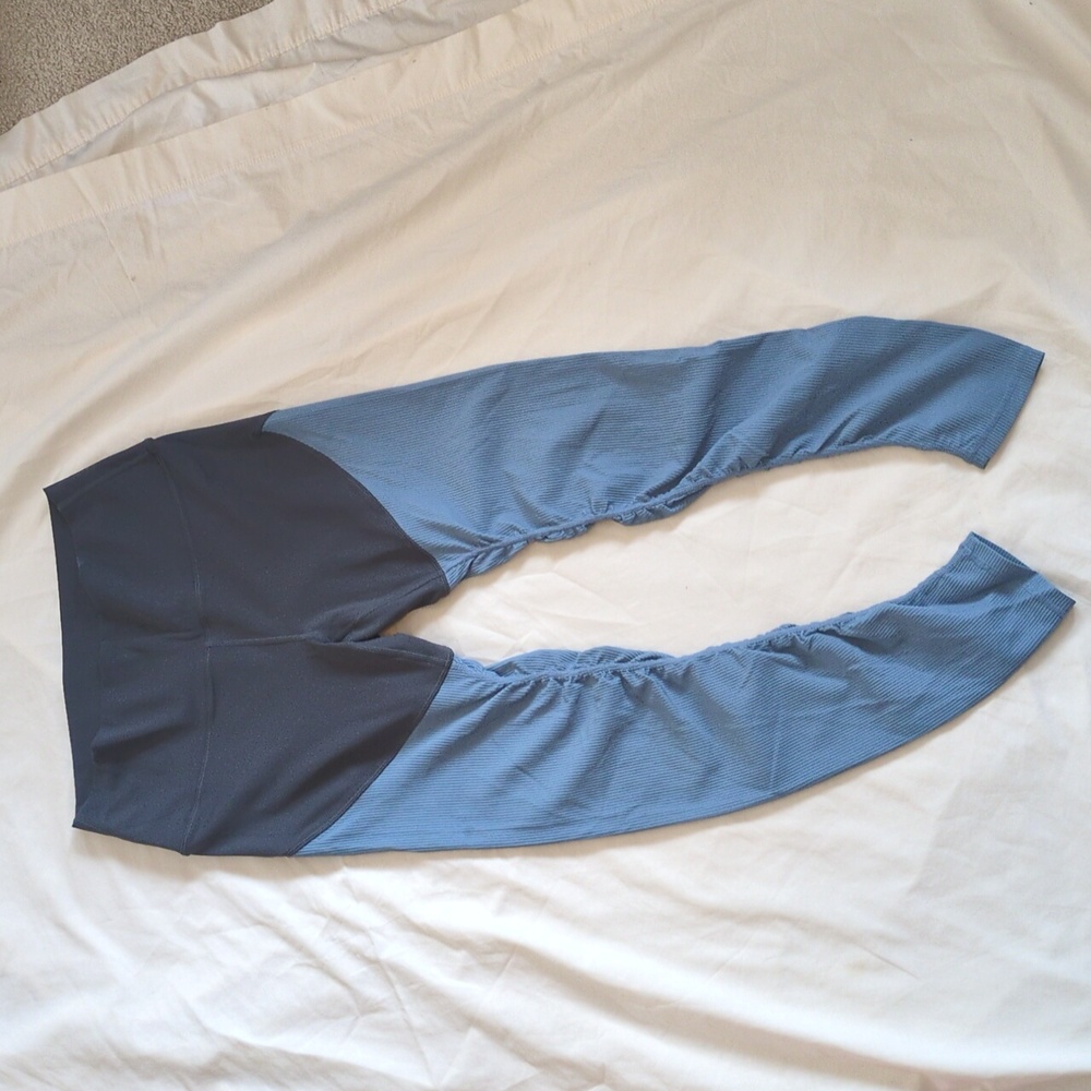 Womens Zyia Active size 6-8 Gray and Blue workout leggings or capris